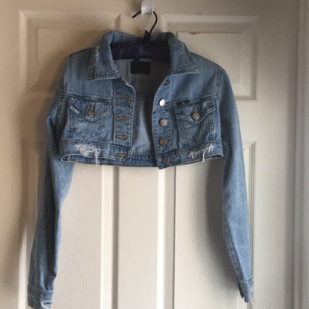 Ladies cropped denim jacket